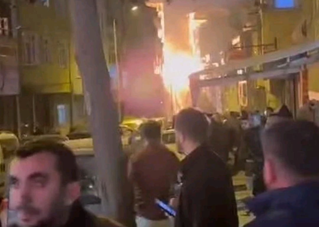 İstanbulda güclü PARTLAYIŞ 