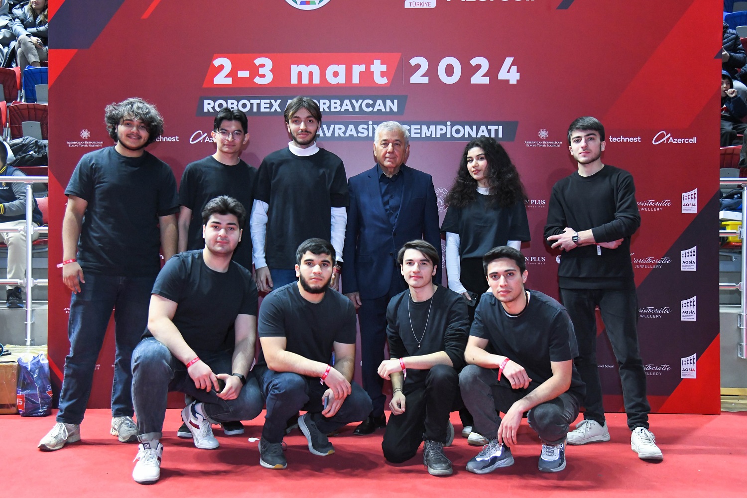 BMU-nun 2 komandası birinci yeri tutdu - FOTO