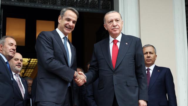 Ərdoğan Yunanıstan baş nazirinə zəng etdi 