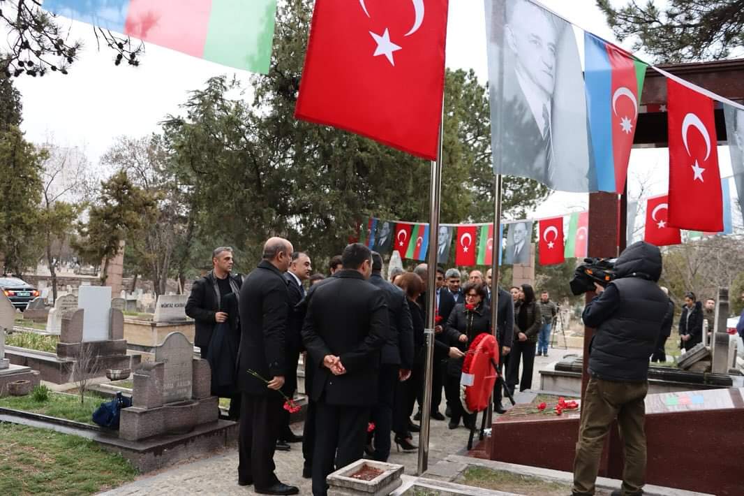 Səfir Rəsulzadənin məzarını ziyarət etdi - FOTO 
