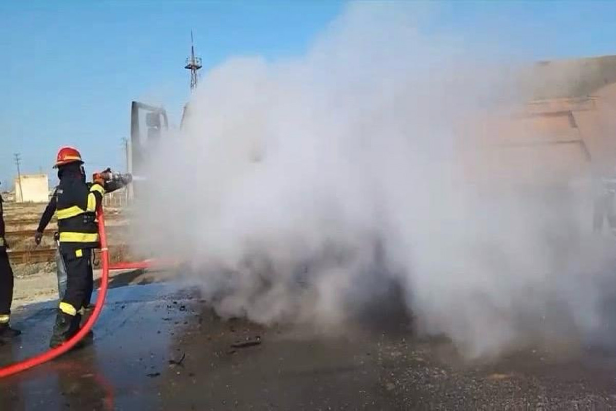 Sumqayıtda yük avtomobili yandı - VİDEO