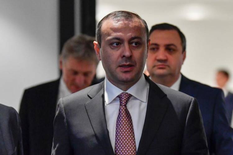Qriqoryan deputatları qapalı görüşə çağırdı