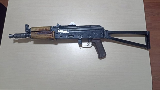 Döyüş silahını polisə könüllü təhvil verdi