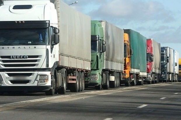 “Qırmızı Körpü”də 200 yük maşını növbə gözləyir