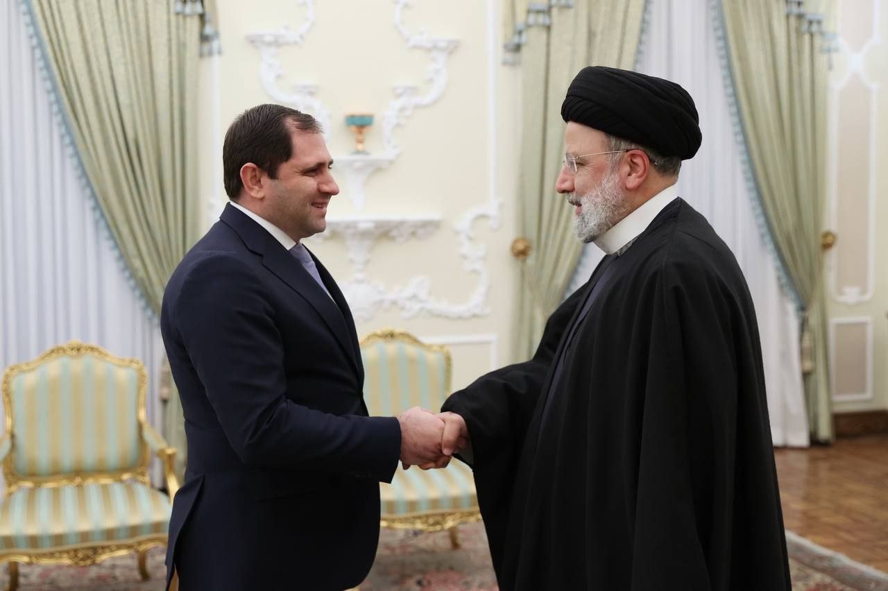 Papikyan Rəisi ilə regional təhlükəsizliyi müzakirə edib