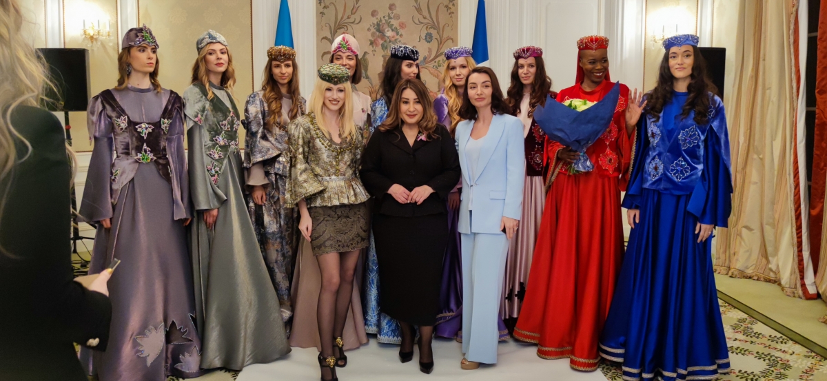 Parisdə Qarabağın milli geyimləri nümayiş olundu - FOTO