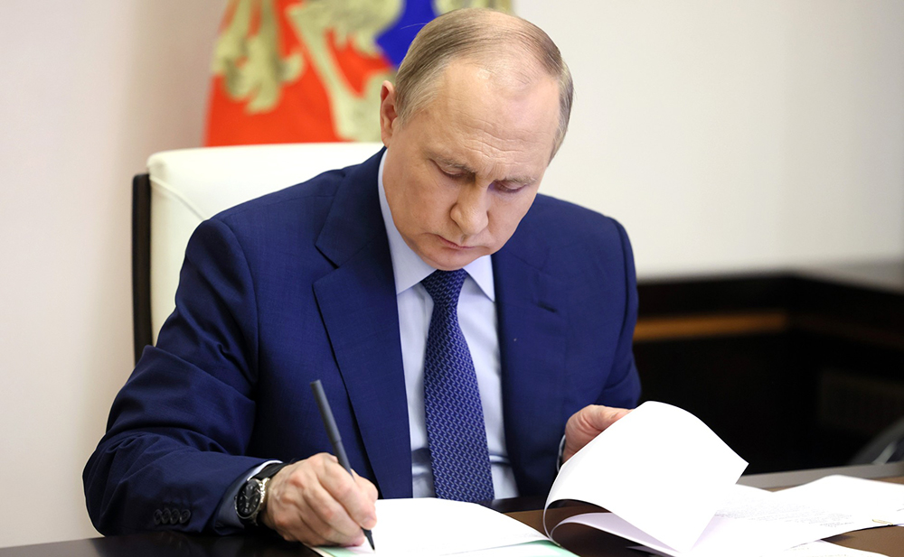 Putin 8 Martda 52 qadını əfv etdi