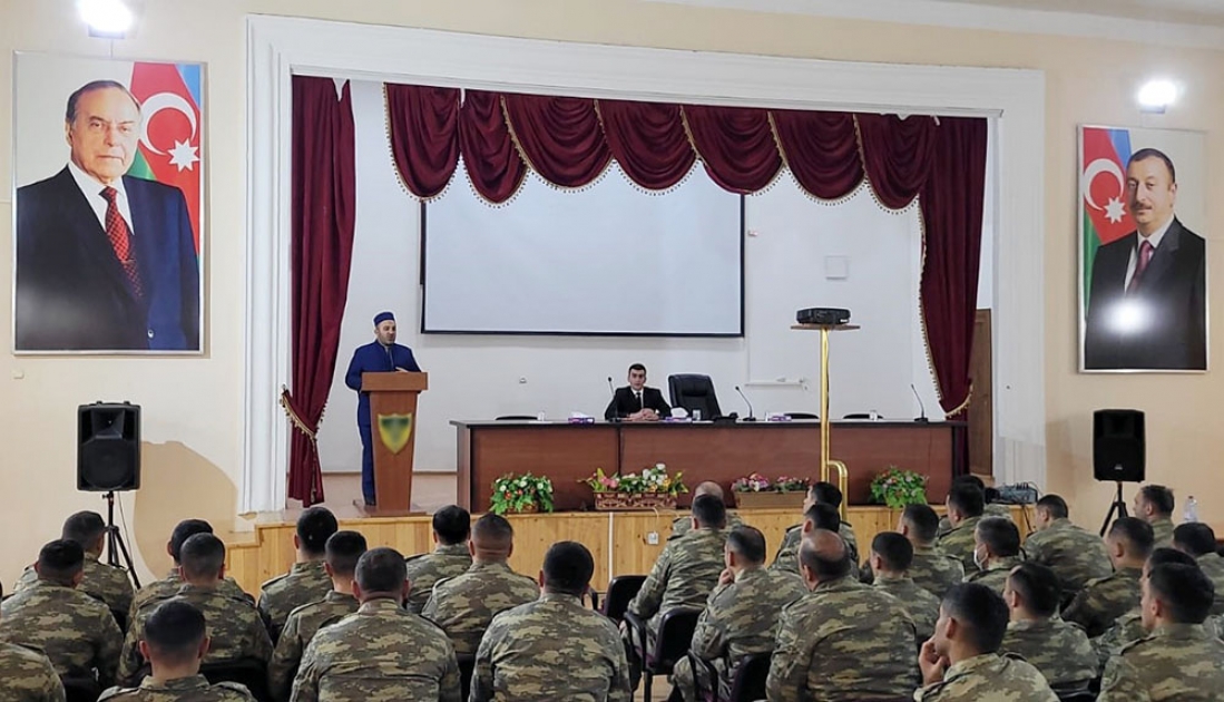 Dövlət Komitəsinin nümayəndələri hərbçilərlə görüşdülər - FOTO