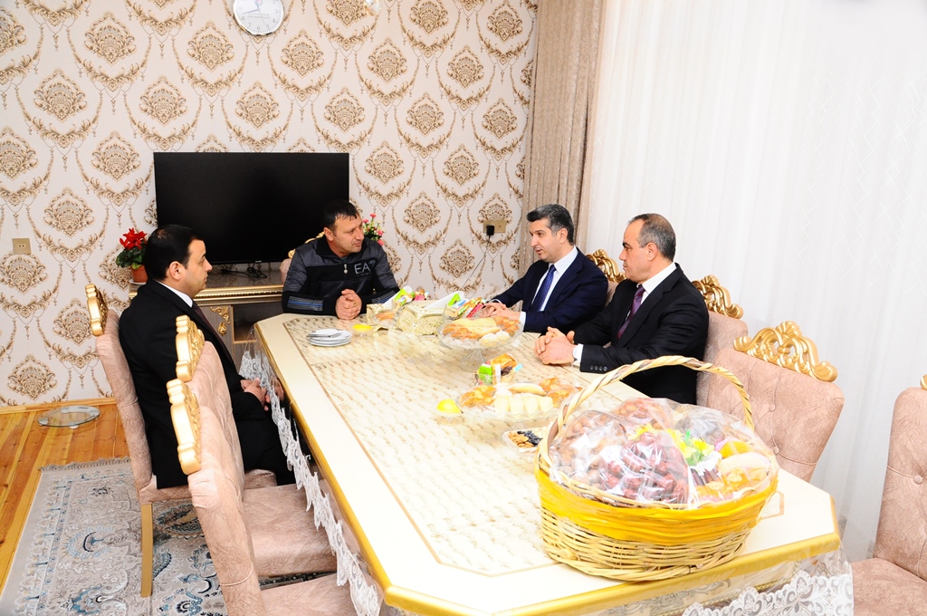 İcra başçısı Şəhid ailələrini ziyarət edib - FOTO