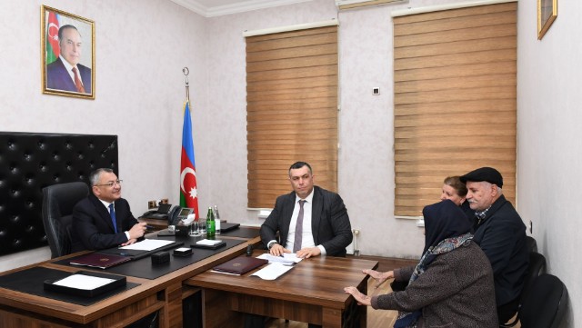 Komitə sədri vətəndaşların növbəti qəbulunu keçirib - FOTOLAR