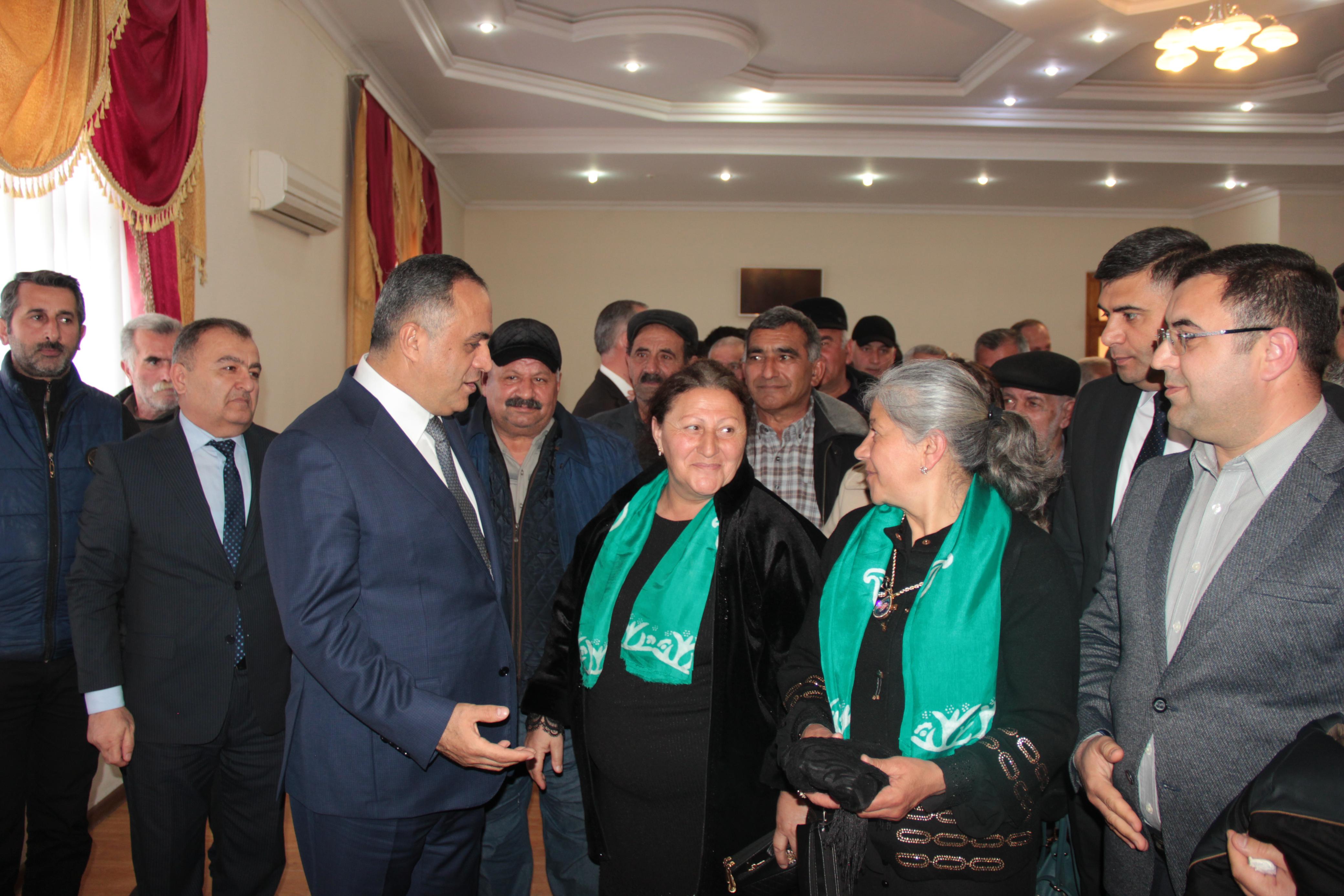 Qızılhacılı qəsəbəsində səyyar qəbul keçirilib - FOTO