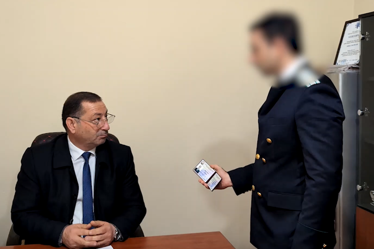 Azərbaycanda məmur rüşvətə görə HƏBS EDİLDİ - Anbaan görüntülər