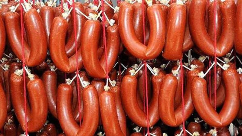700 kiloqram at və eşşək əti ələ keçdi - Kolbasa hazırlayırmışlar...