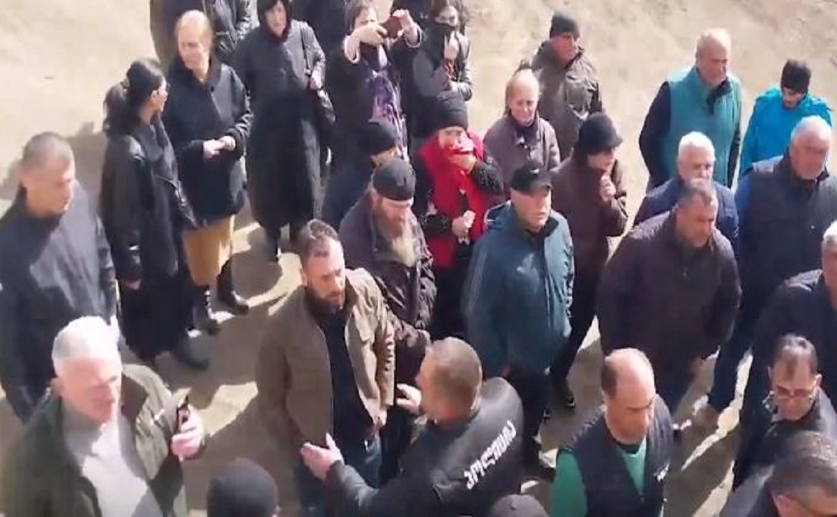 Gürcüstanda xristian və müsəlman icması arasında gərginlik - Namaza qoymadılar