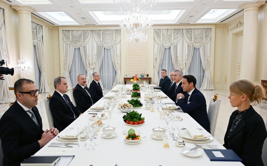 İlham Əliyev Stoltenberqlə geniş tərkibdə görüşdü 