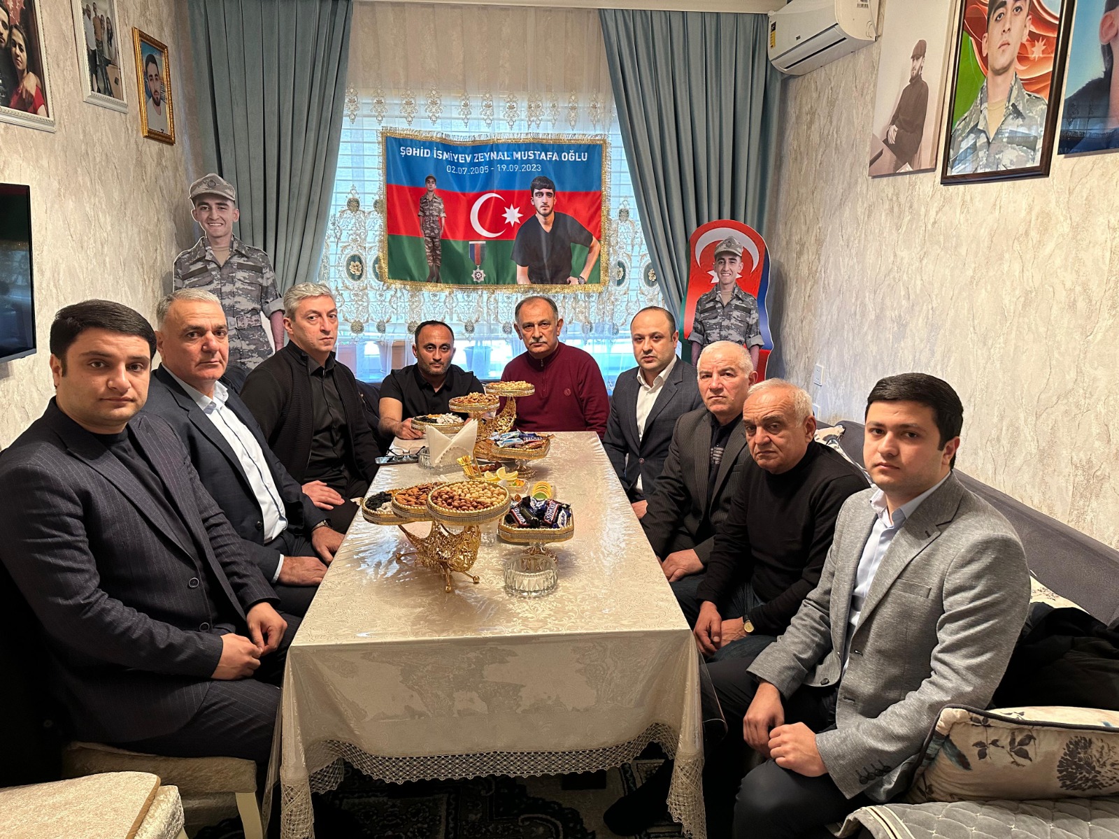 Kooperasiya Kollecinin rəhbərliyi şəhid ailəsini ziyarət edib - FOTO