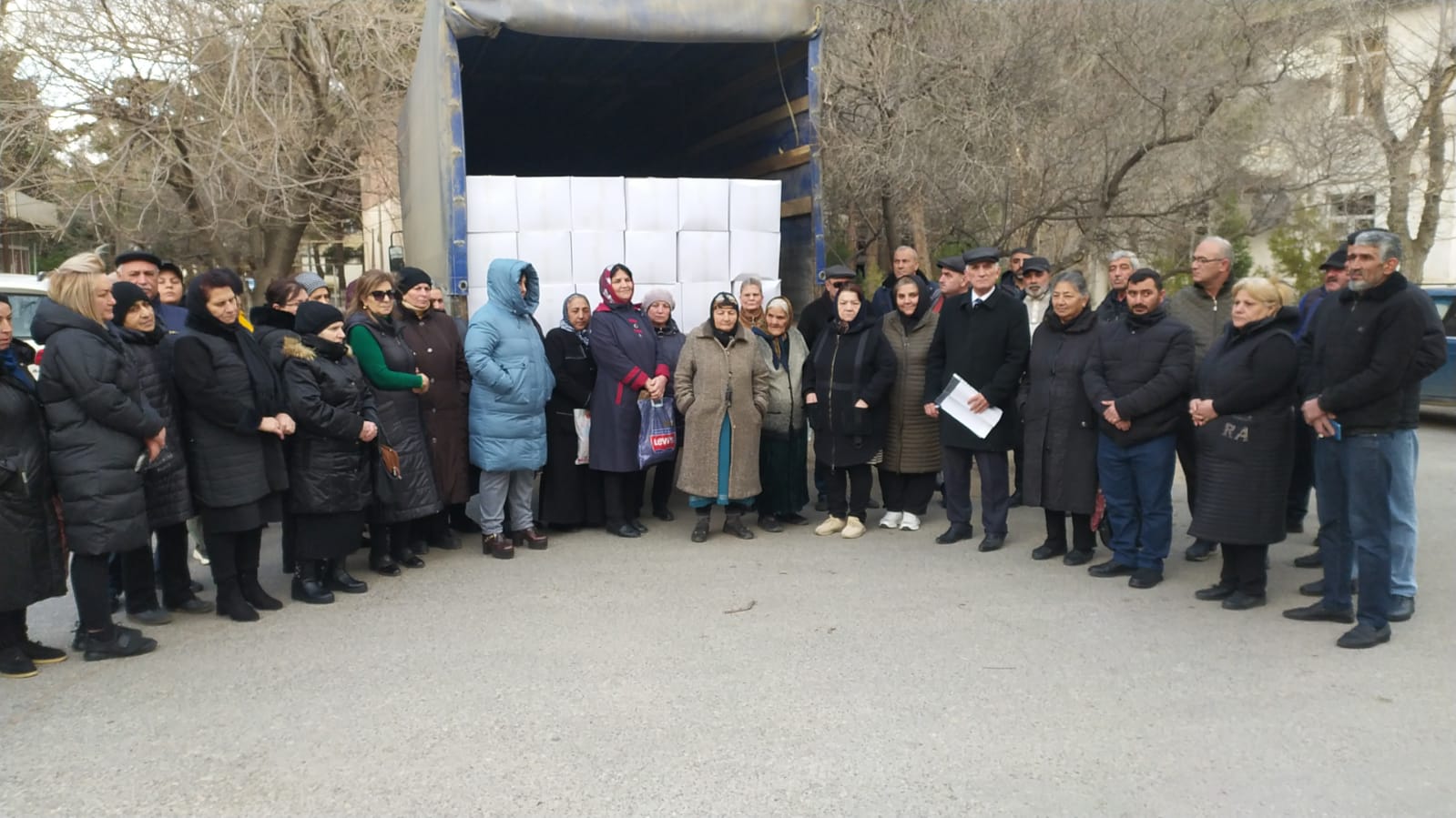 Ağalar Vəliyev şəhid ailələrinə və qazilərə bayram sovqatları göndərdi - FOTO