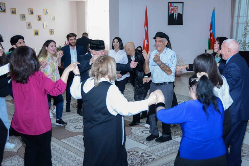 UNEC-in kollektivi Novruz bayramını ahıl sakinlərlə qeyd etdi