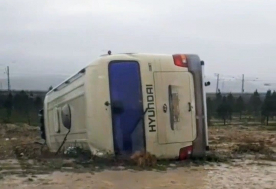 Bakıya gələn sərnişin avtobusu aşdı