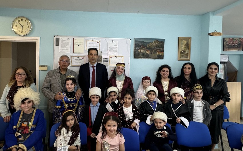 Haaqadakı Azərbaycan məktəbində Novruz şənliyi
