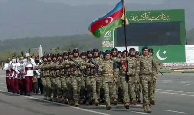 Hərbçilərimiz Pakistanda keçirilən paradda iştirak edirlər