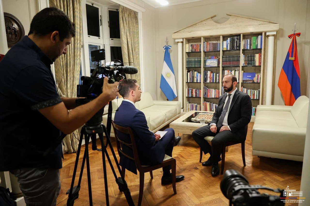 Mirzoyan Azərbaycanla sülhə inanır