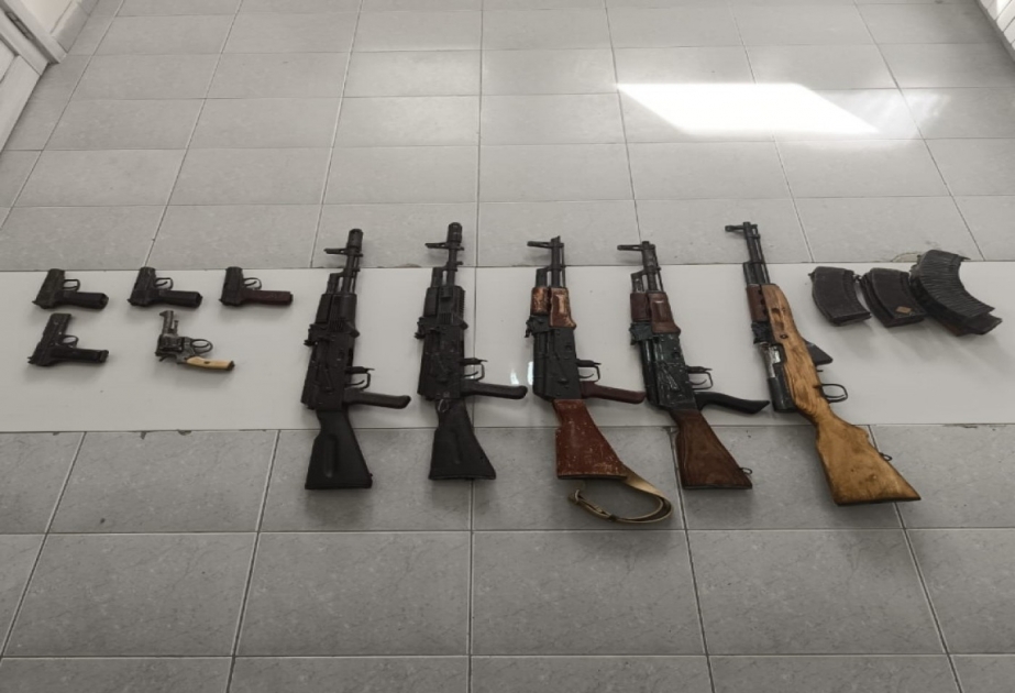 Qanunsuz saxlanılan silahlar təhvil götürüldü