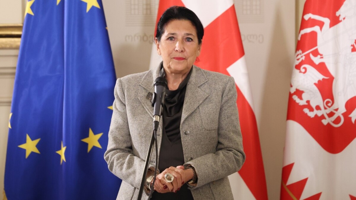Zurabişvili hakim partiyanı sərt tənqid etdi - 
