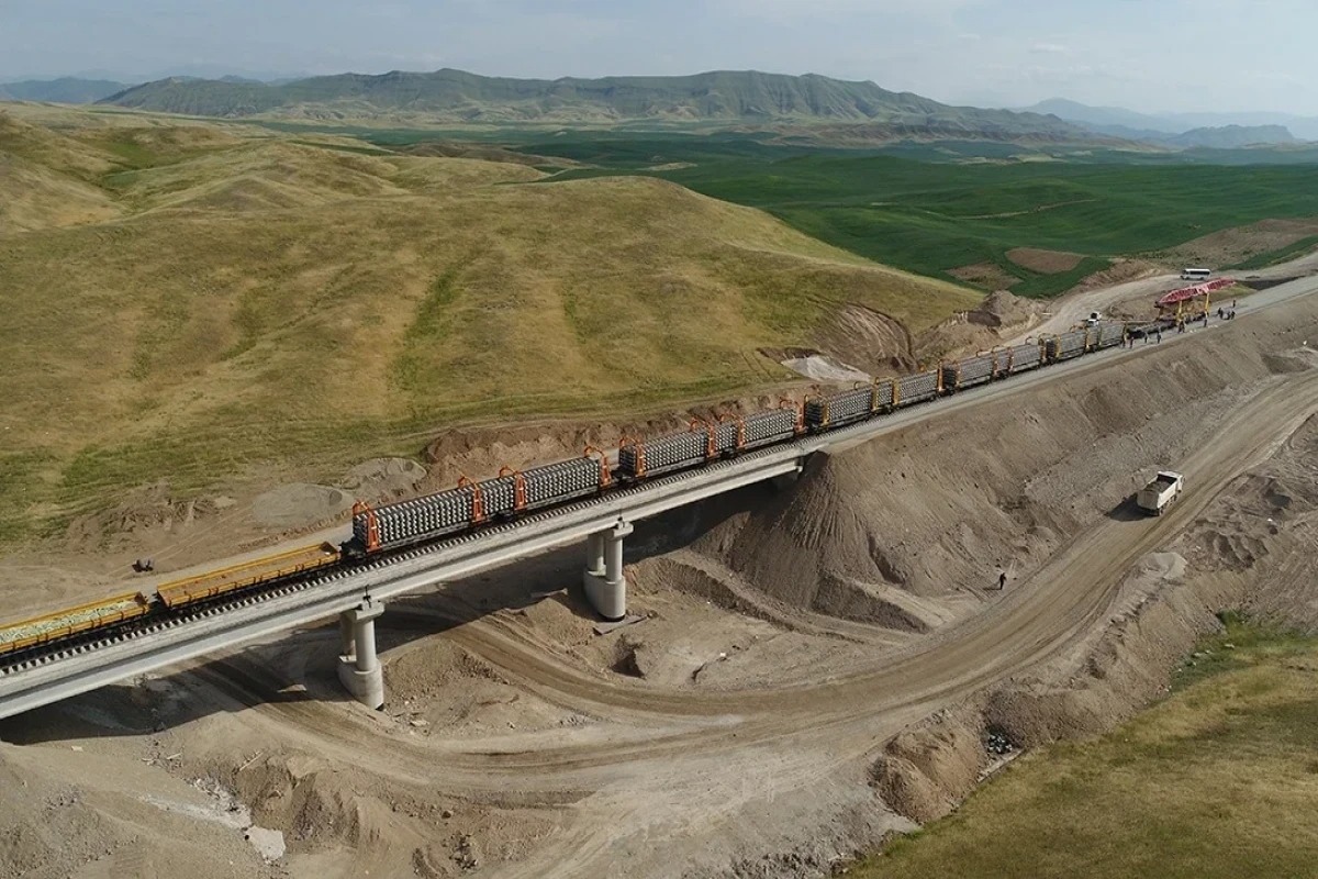 Dəmir yolu xətlərinin keçdiyi sahələrdə zərərsizləşdirilən minaların sayı açıqlandı