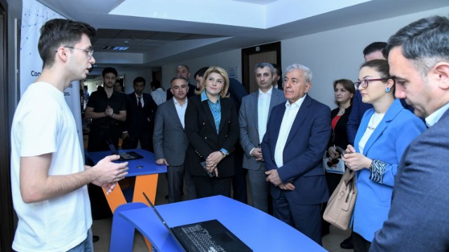 BMU tələbələrinin yeni startapları nümayiş olunub - FOTOLAR