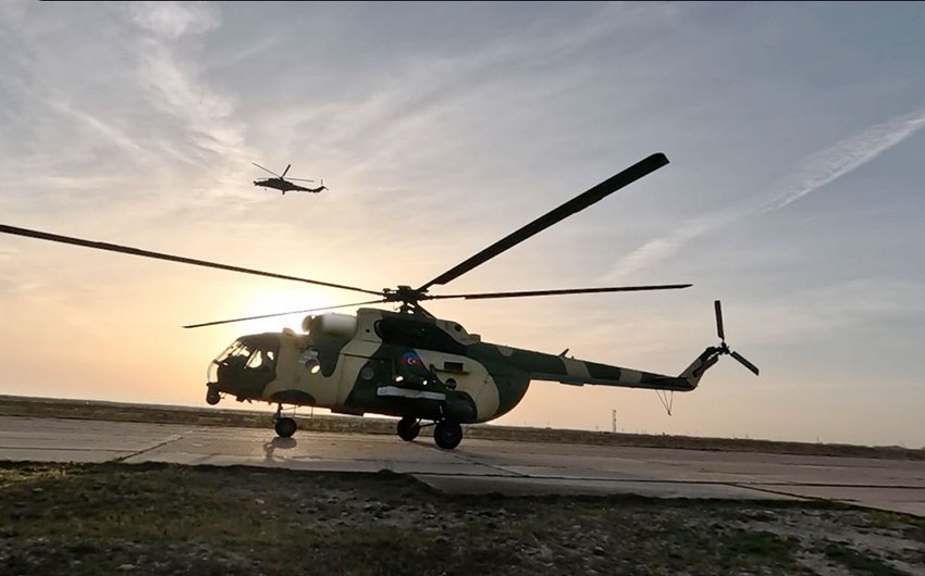 Hərbi helikopterlərimiz havaya qaldırıldı - VİDEO