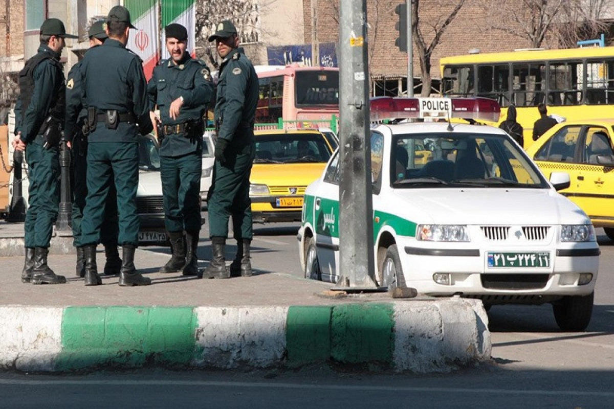 İranda polis maşınlarına hücum - 6 nəfər öldü