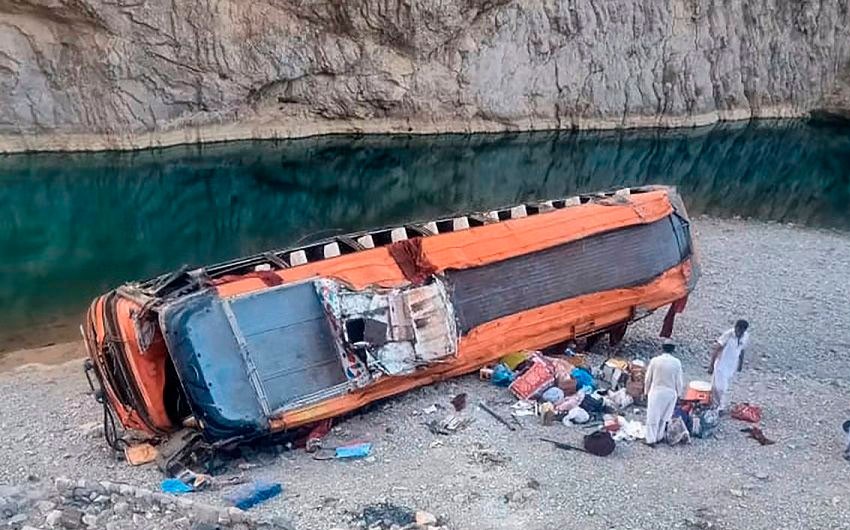 Pakistanda avtobus qəzası - 17 ölü, 41 yaralı