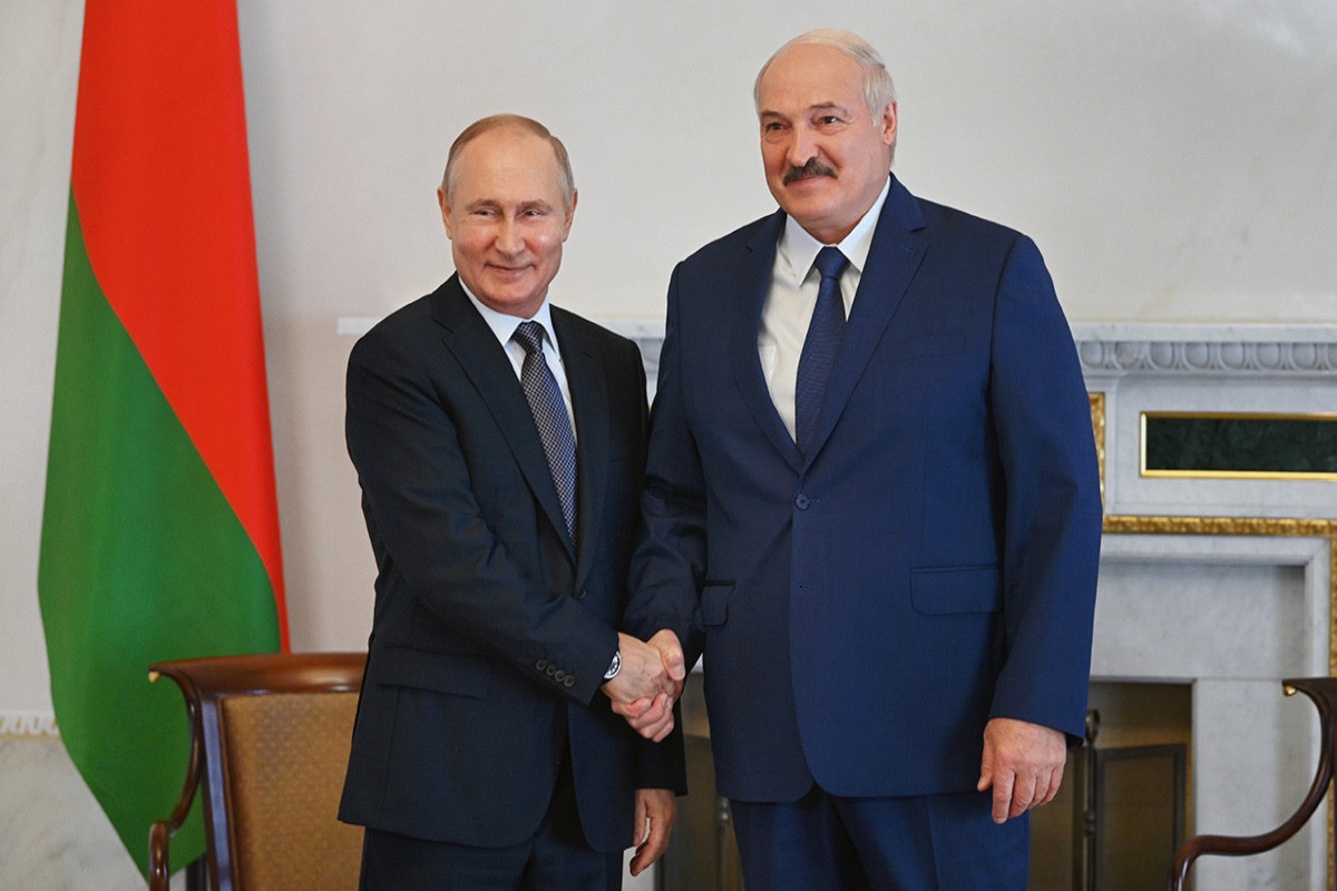 Lukaşenko Rusiyada Putinlə görüşdü