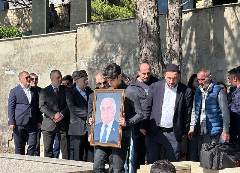 Parlamentarilər Hadi Rəcəblinin vəfatından danışır...