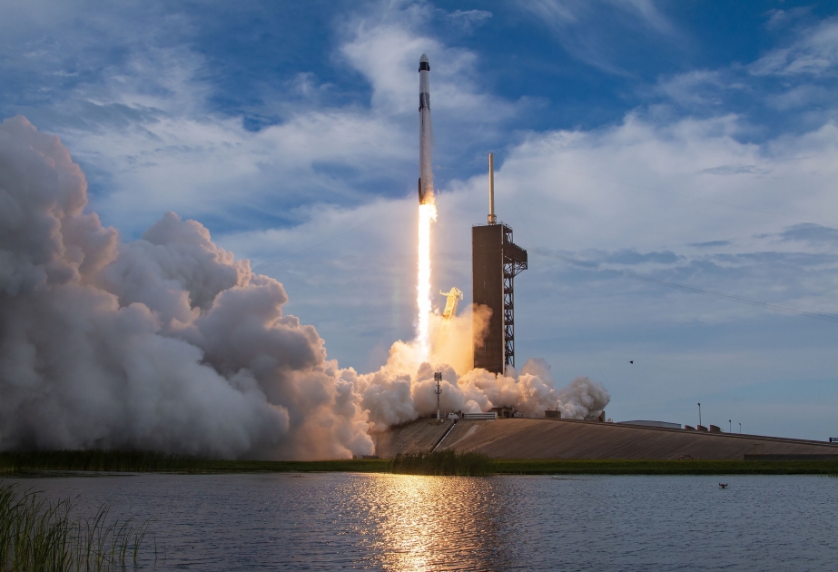 “SpaceX” daha 23 internet peykini orbitə çıxardı