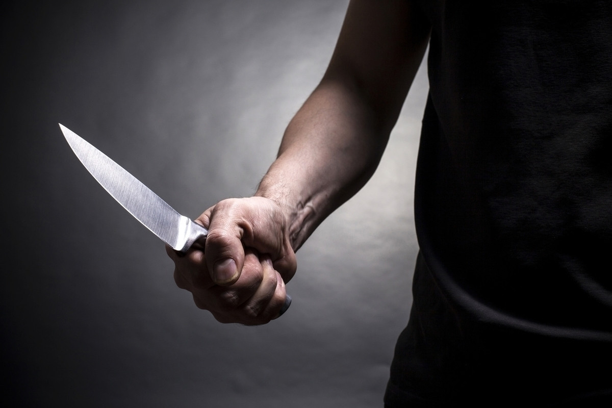18 yaşlı gənc tanışı tərəfindən bıçaqlandı