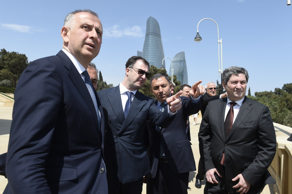 Gürcüstanlı deputatlar Bakını seyr etdilər - FOTO