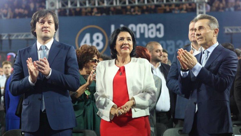 Gürcüstanda siyasi böhran: Baş nazir Prezidenti 