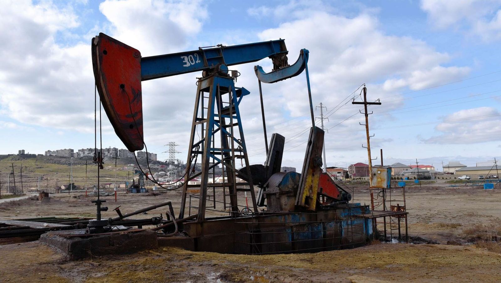 Azərbaycan neftinin qiyməti ucuzlaşmaqda davam edir