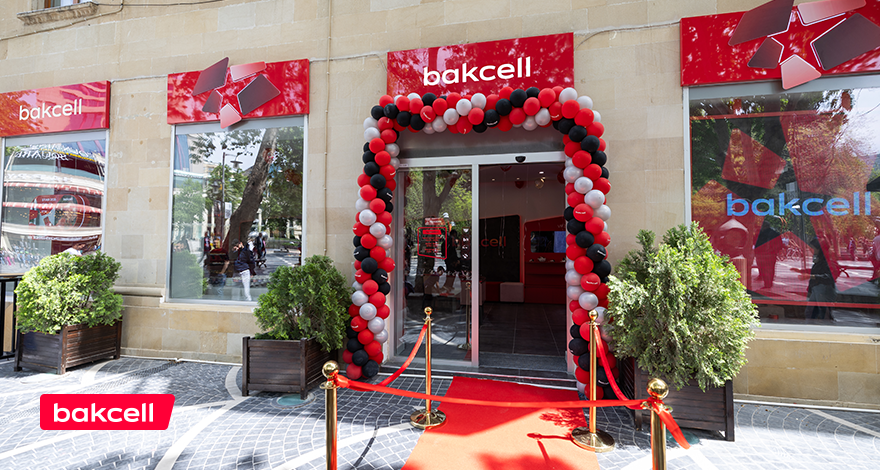 Bakcell Fəvvarələr Meydanında yeni innovativ mağazasını təqdim etdi!