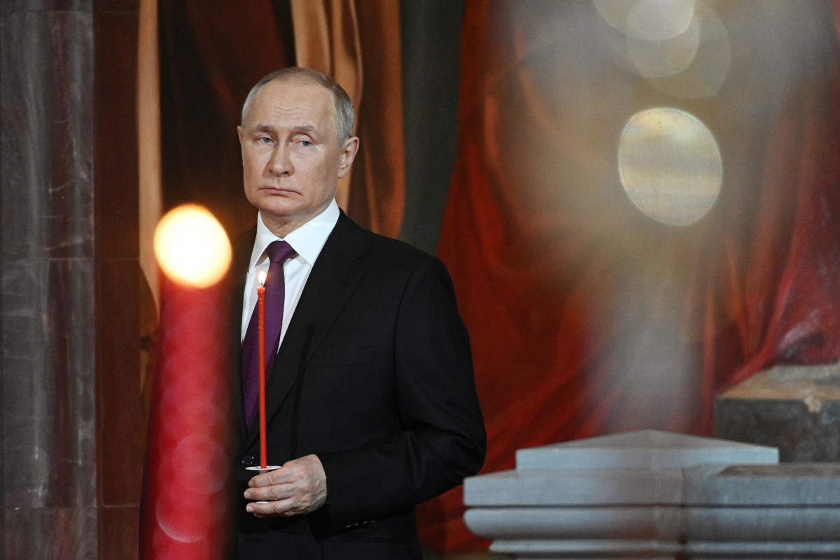 Putin Xilaskar İsa Məsih Kilsəsində Pasxa mərasimində