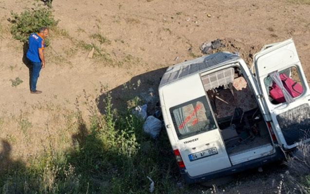 Goranboyda fəhlələri daşıyan avtobus qəzaya düşdü - Yaralılar var