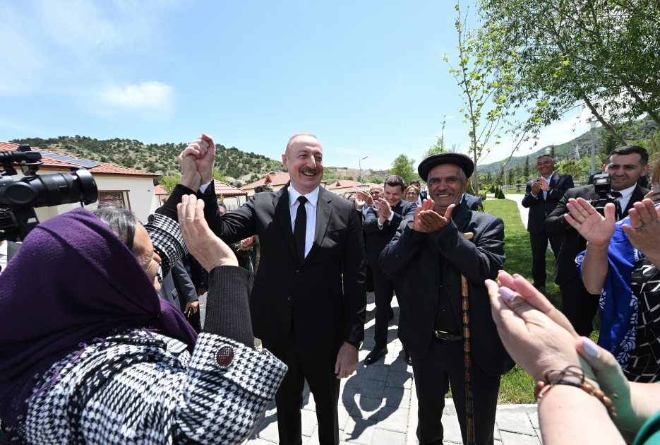 Prezidentin Sus sakinləri ilə görüşündən FOTOLAR