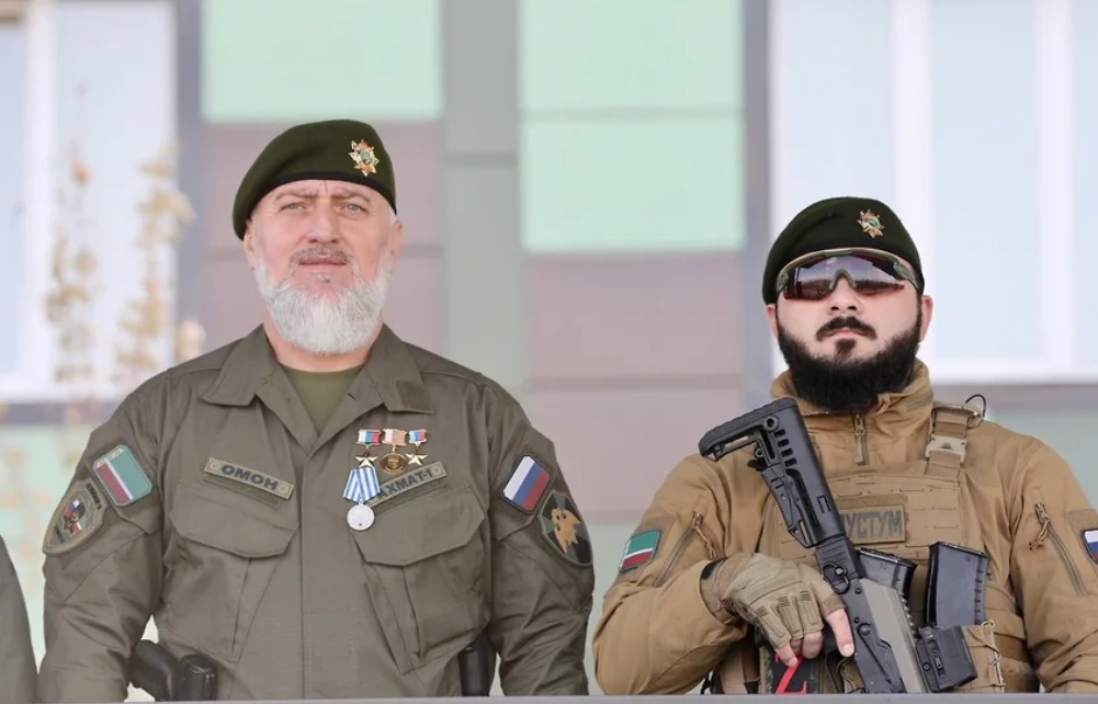 Putin Kadırovun qardaşı oğlunu mükafatlandırdı