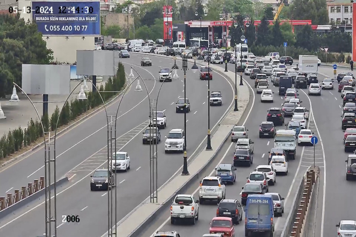 Maşın piyadanı vurdu, tıxac yarandı