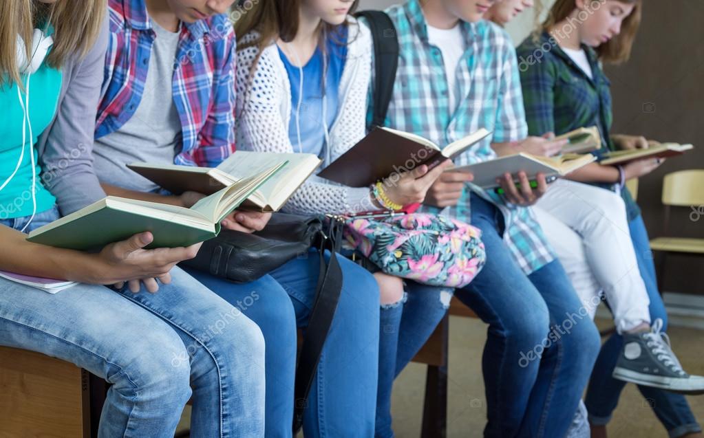 Yeniyetmələr pandemiyadan sonra daha az kitab oxuyurlar - ARAŞDIRMA