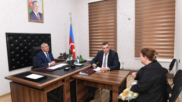 Komitə sədri vətəndaşların müraciətlərini dinlədi - FOTOLAR