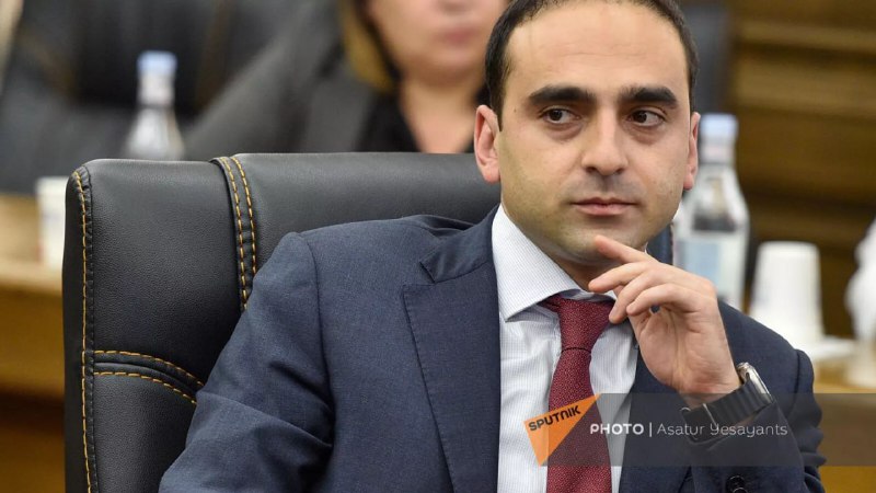 İrəvan meri Parisə gedib