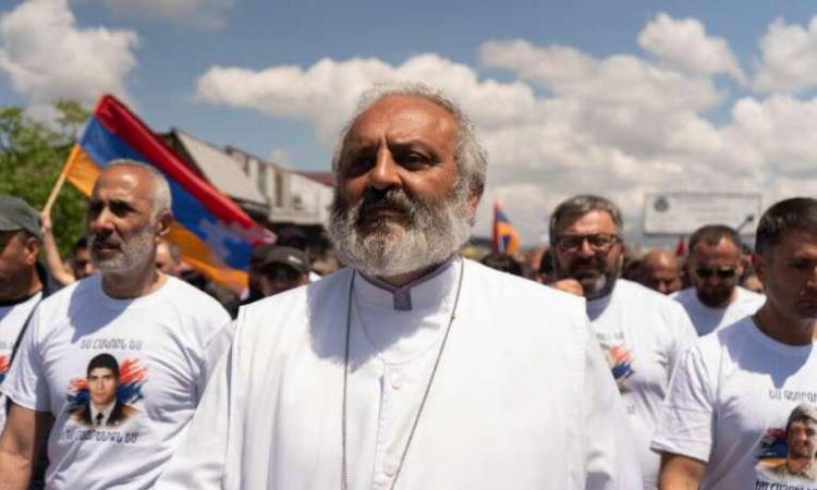 Keşiş ermənilərə tezliklə əsas mitinqin keçiriləcəyini vəd etdi